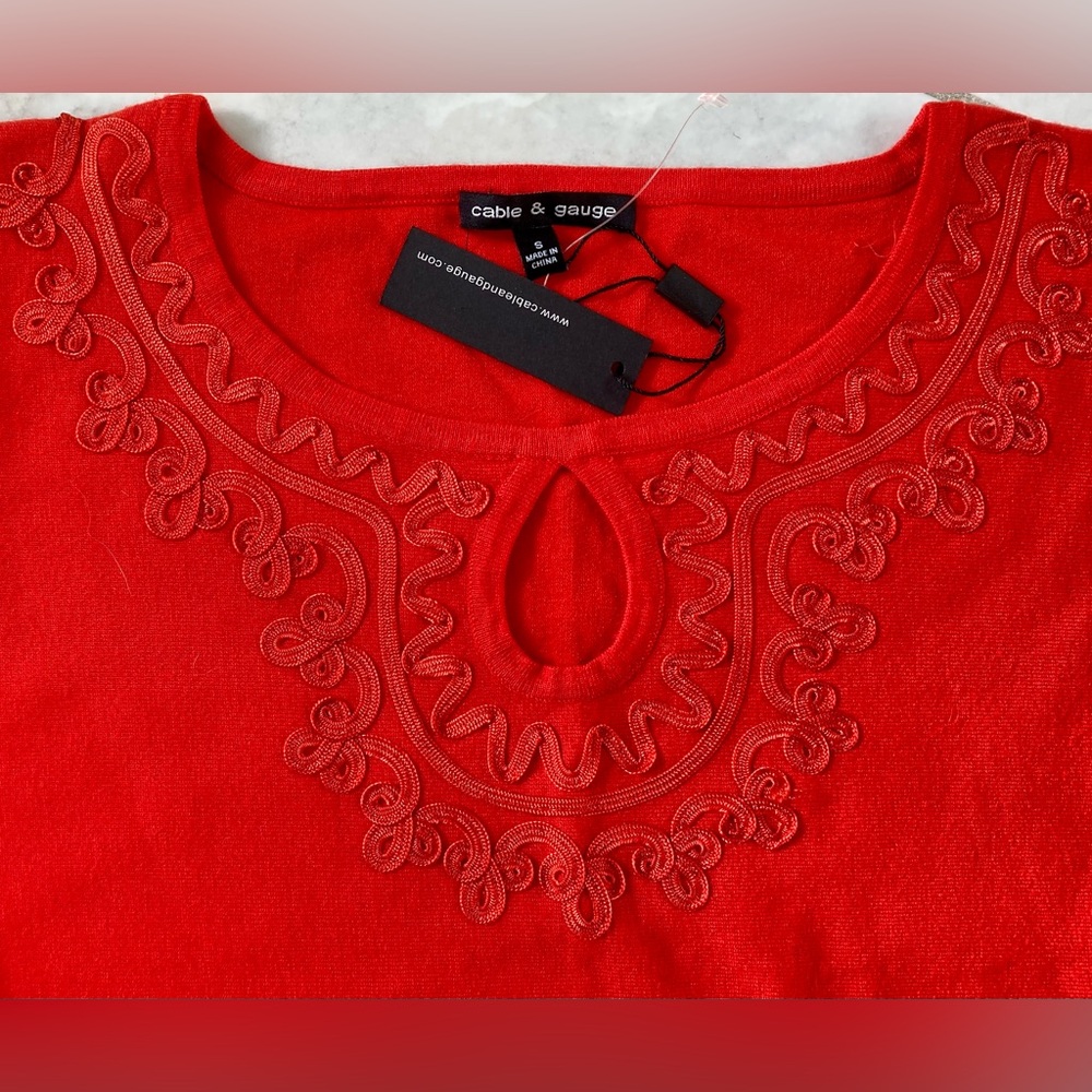 NWT Sweater Top by Cable & Gauge
